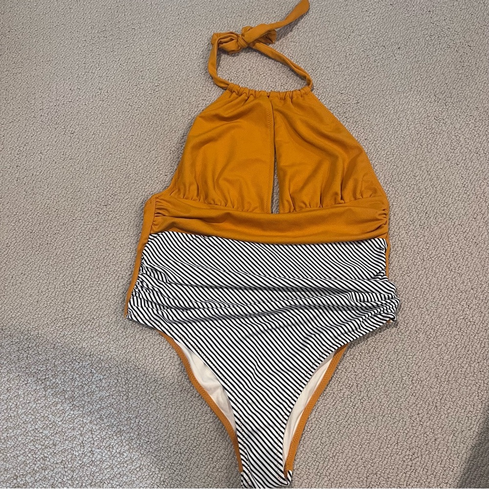 NEW WITH TAGS! CUPSHE Halter Low-Back One-Piece Bathing Suit